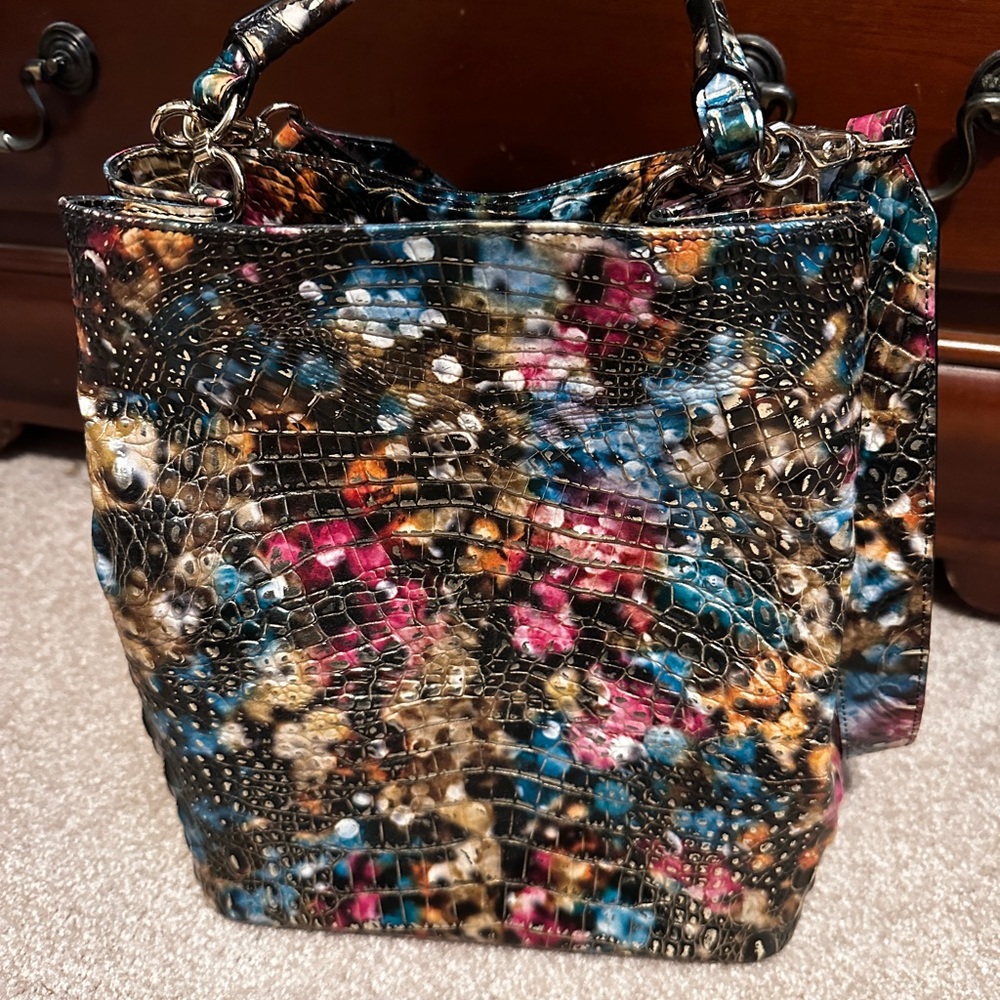 Brahmin bucket style bag in the pattern Retrograde. Amelia Style